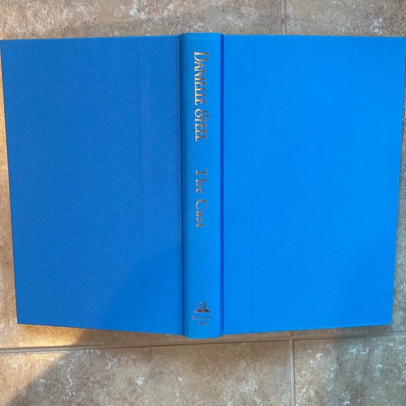 Hardback Copy of Danielle Steel “The Cast” - Picture 5 of 6